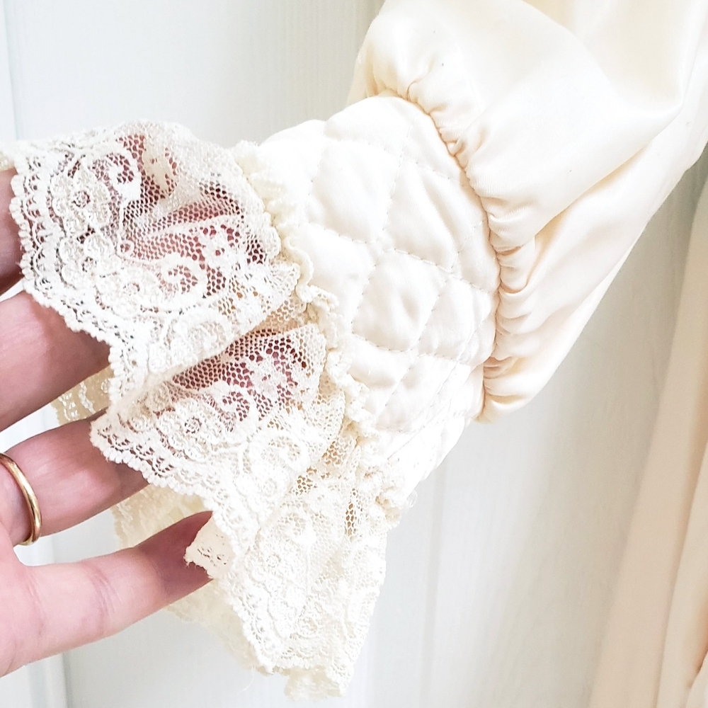 Gorgeous Vintage Robe - Picture 7 of 8